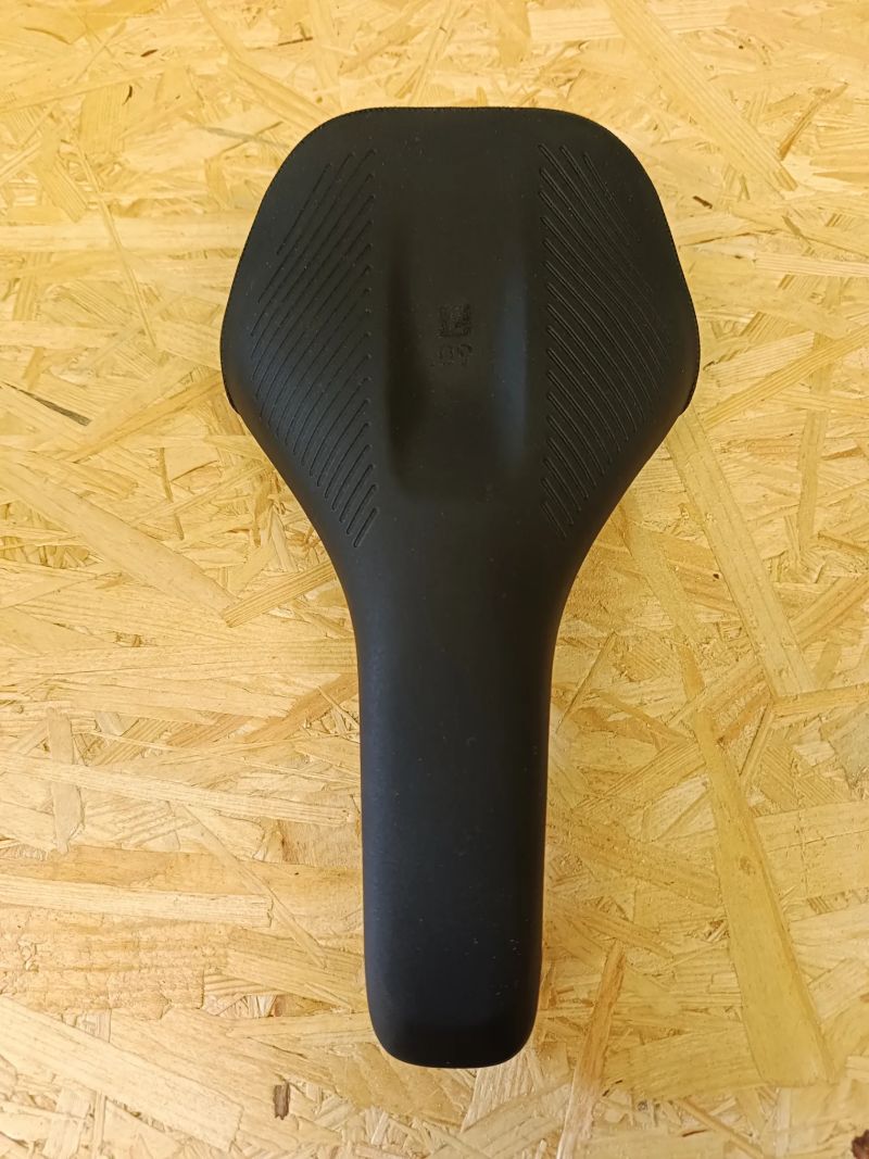 Sedlo Decathlon 60° šíře 160 mm