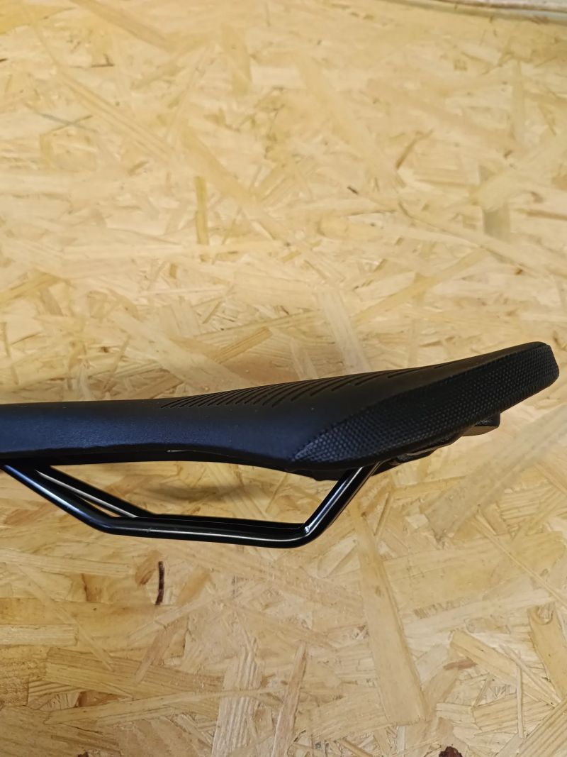 Sedlo Decathlon 60° šíře 160 mm