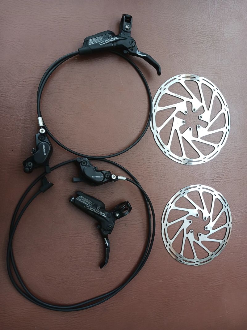 Sram Core R s kotouči Sram Centerline 200mm a 180mm