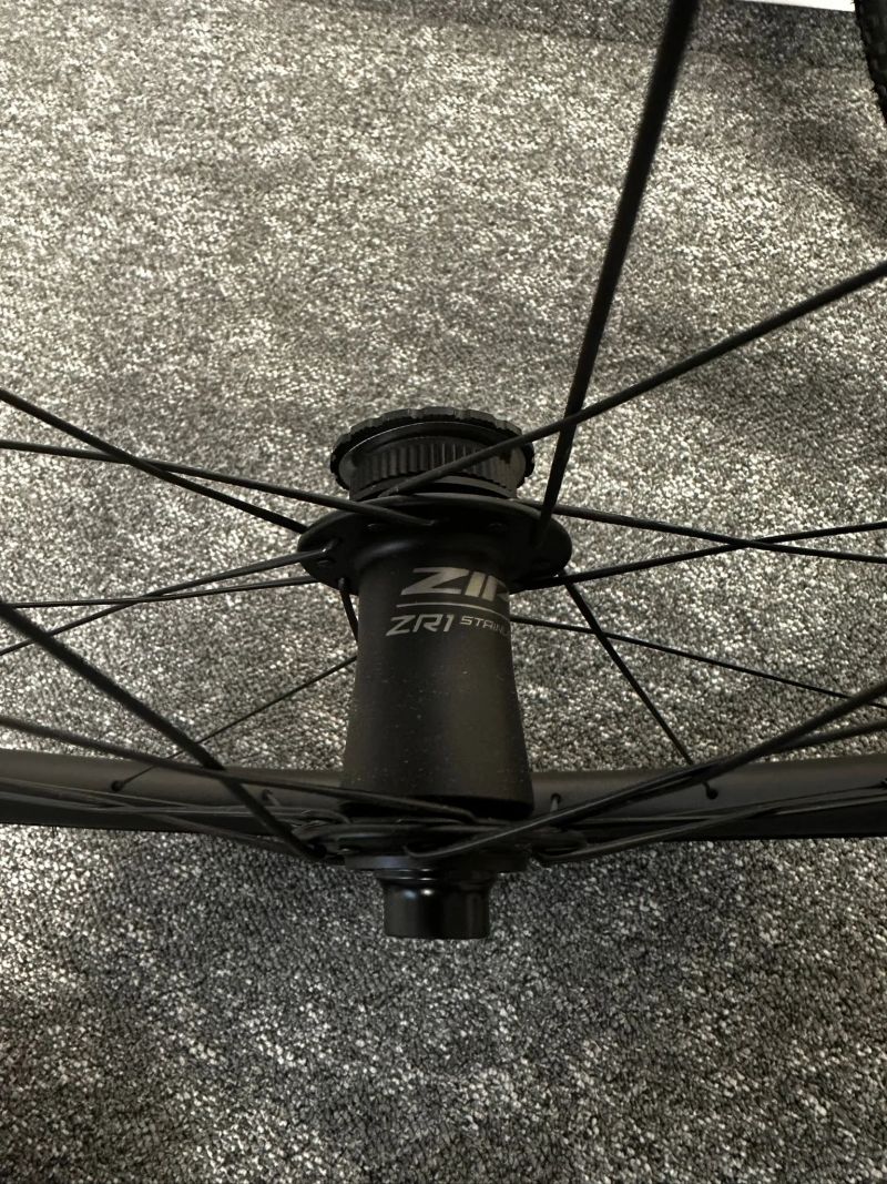Prodám zapletená kola Reserve Wheels RSVr 40/44, 700c
