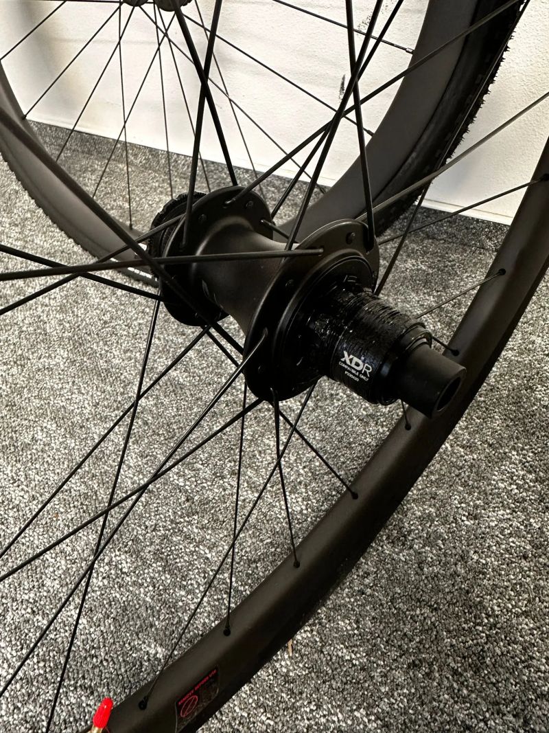 Prodám zapletená kola Reserve Wheels RSVr 40/44, 700c