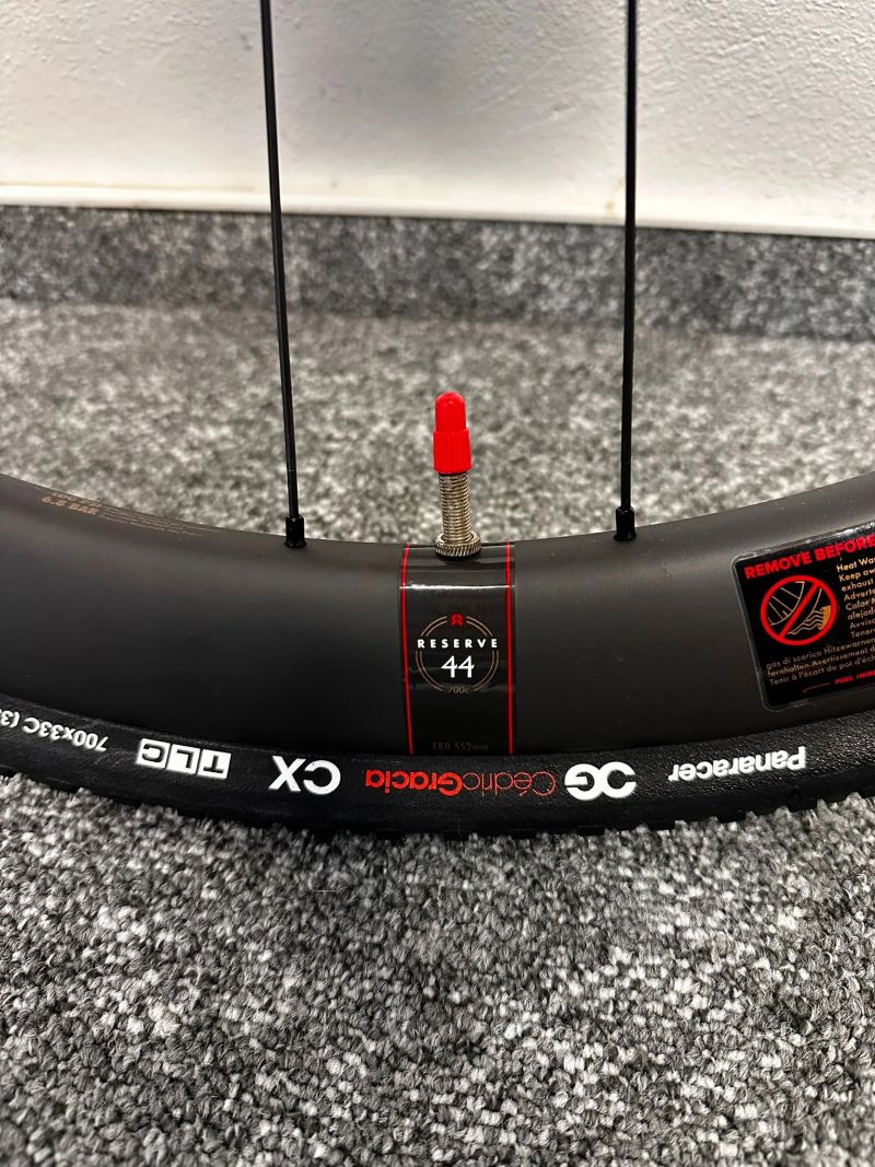 Prodám zapletená kola Reserve Wheels RSVr 40/44, 700c