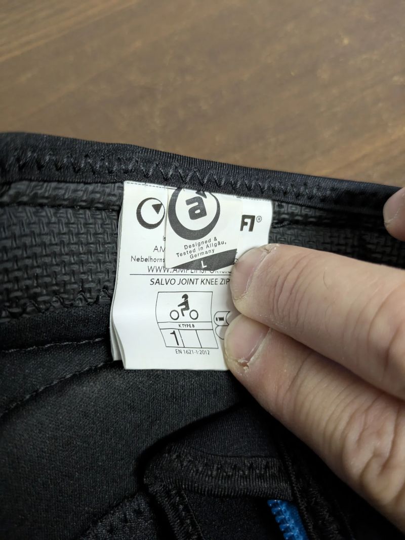 AMPLIFI Havok Knee zip chrániče kolen, černá L