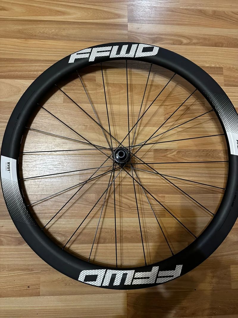 FFWD RYOT44, DT SWISS 240, galuska