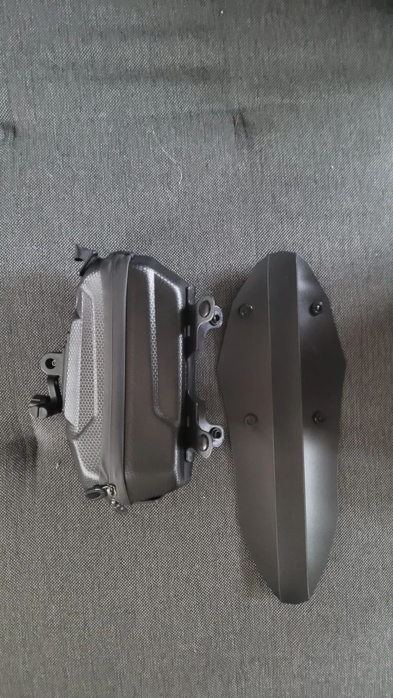Brašna pod sedlo s blatnikem