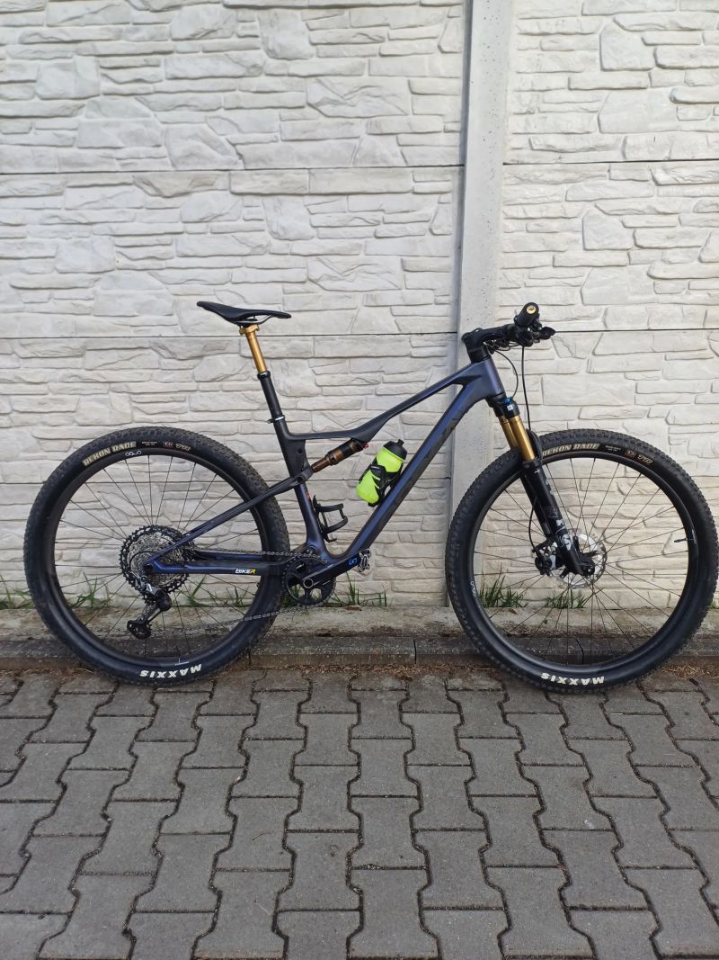 Prodám celoodpružené horské kolo orbea oiz M-pro velikost L karbonové a karbonová kola + wattmetr
