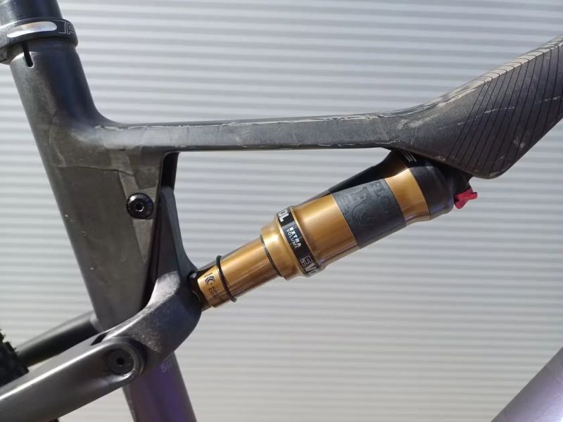 Prodám celoodpružené horské kolo orbea oiz M-pro velikost L karbonové a karbonová kola + wattmetr