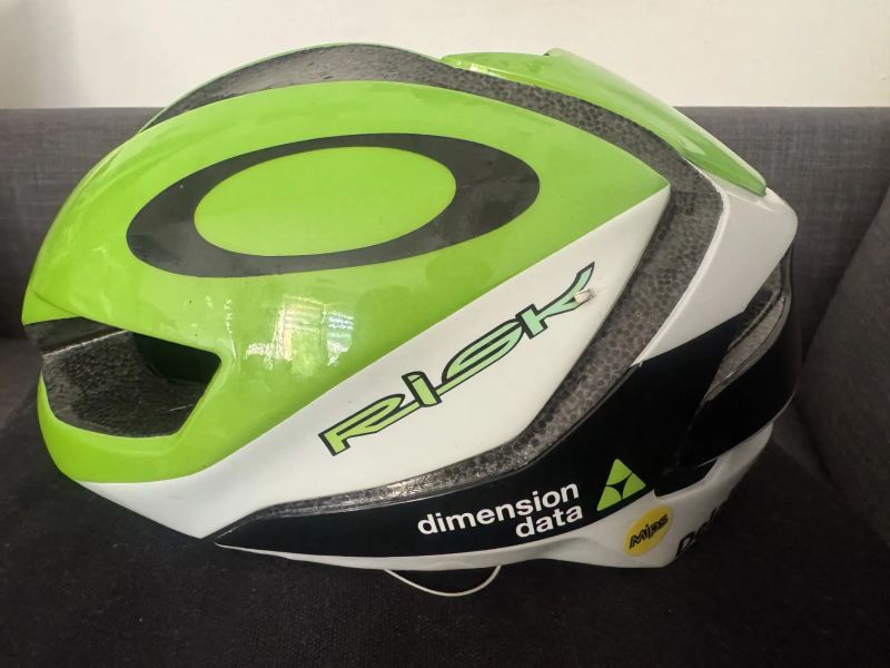 Oakley Aro 5 Neon vel L. 58-60cm Mips
