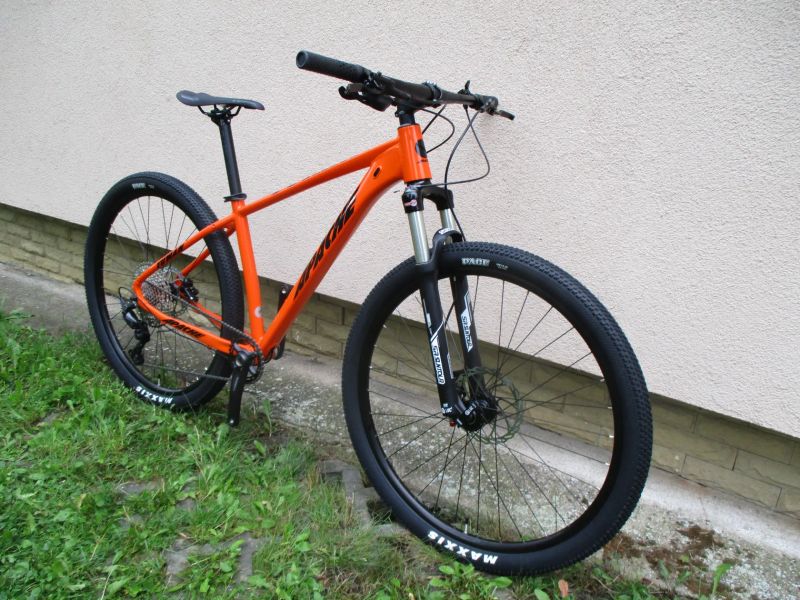 Nové 29" kolo Apache Tuwan 17", vzduch. vidlice Suntour Raidon, Shimano Deore1x1, pevná osa