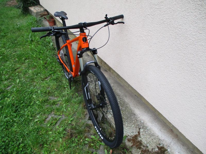 Nové 29" kolo Apache Tuwan 17", vzduch. vidlice Suntour Raidon, Shimano Deore1x1, pevná osa