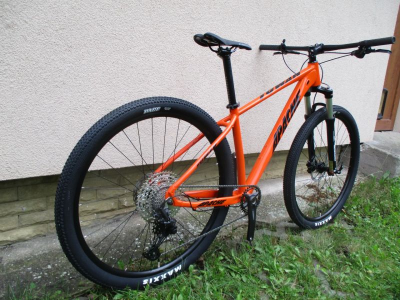 Nové 29" kolo Apache Tuwan 17", vzduch. vidlice Suntour Raidon, Shimano Deore1x1, pevná osa