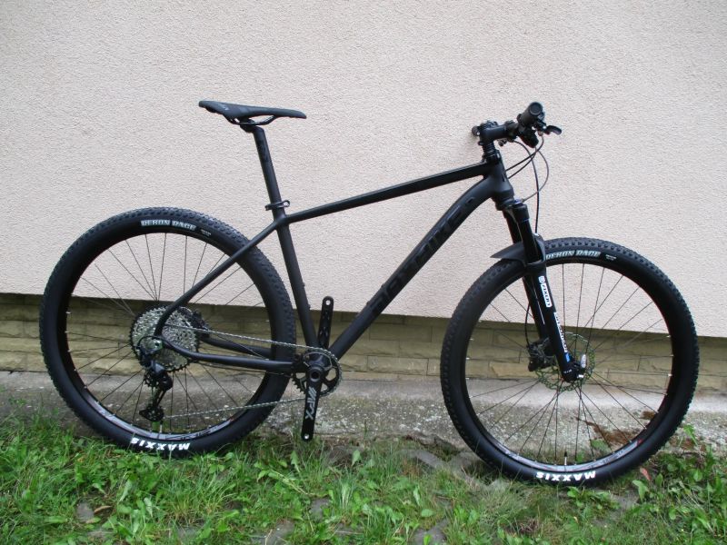 Nové 29" kolo na rámu Maxbike M909 19", SLX 1x12, vzduch. vidlice Suntour Axon, pevné osy