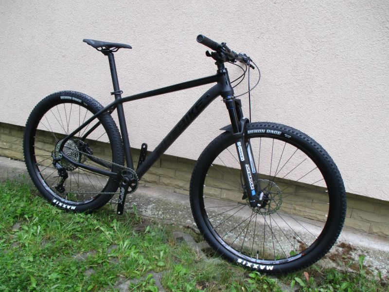 Nové 29" kolo na rámu Maxbike M909 19", SLX 1x12, vzduch. vidlice Suntour Axon, pevné osy