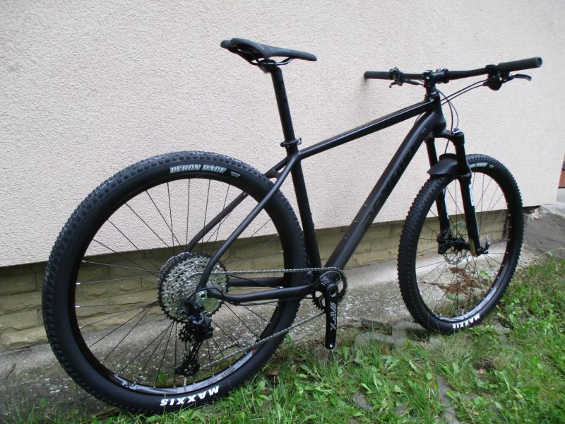 Nové 29" kolo na rámu Maxbike M909 19", SLX 1x12, vzduch. vidlice Suntour Axon, pevné osy