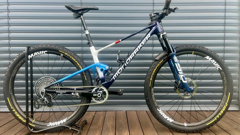 F-Podium RR SL, Flight Attendant