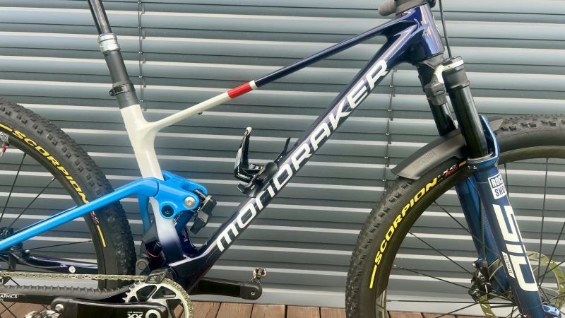 F-Podium RR SL, Flight Attendant