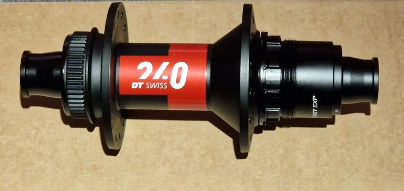 NOVÝ Zadní náboj DT Swiss 240 142x12 