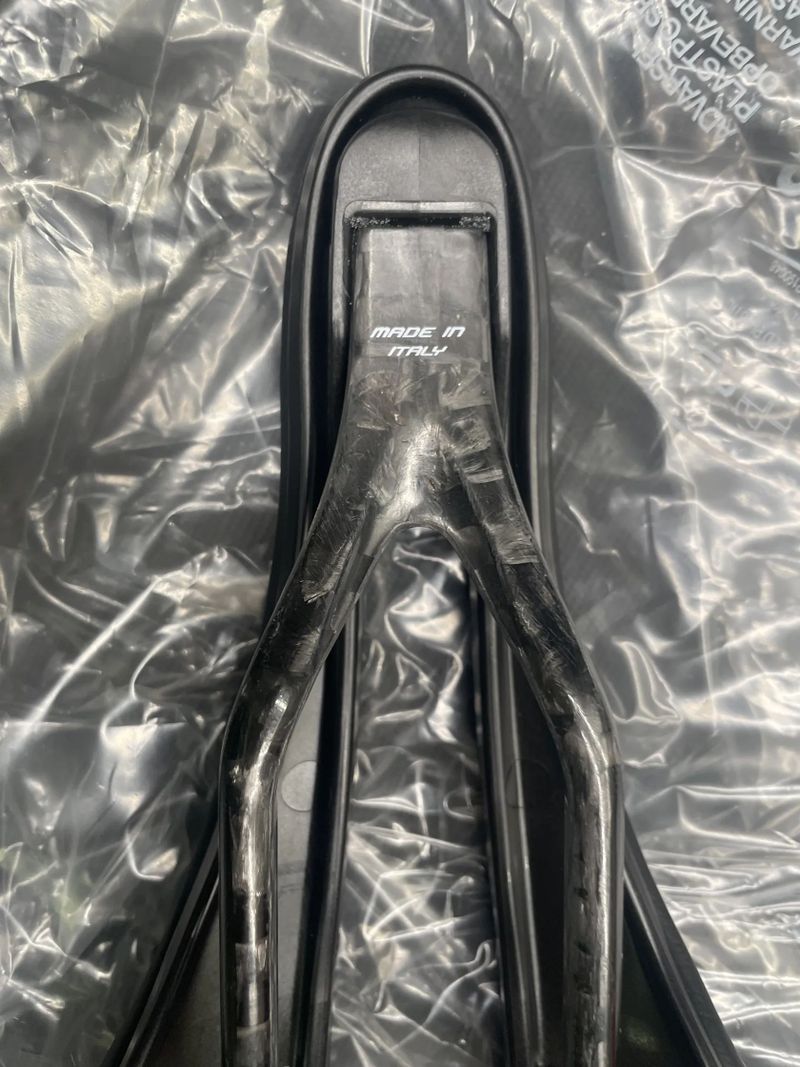 sedlo SELLE ITALIA SLR Boost Superflow Carbon