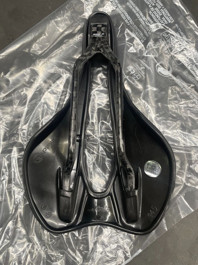 sedlo SELLE ITALIA SLR Boost Superflow Carbon