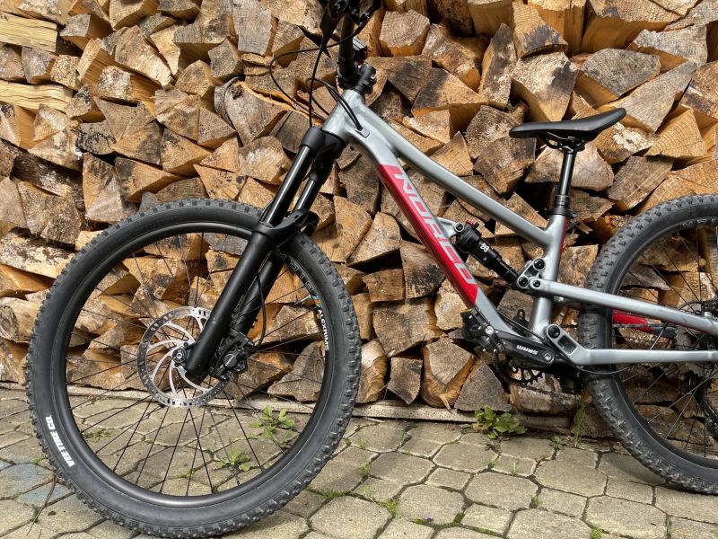 Norco Fluid 24, dětské celopéro, 24 palců od zhruba 125cm