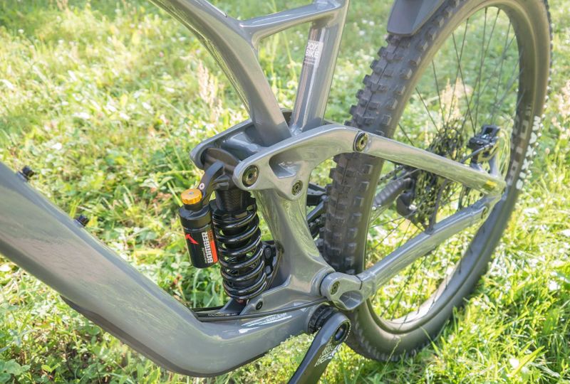 2024 ZÁNOVNÍ GT SENSOR CARBON ELITE V ZÁRUCE