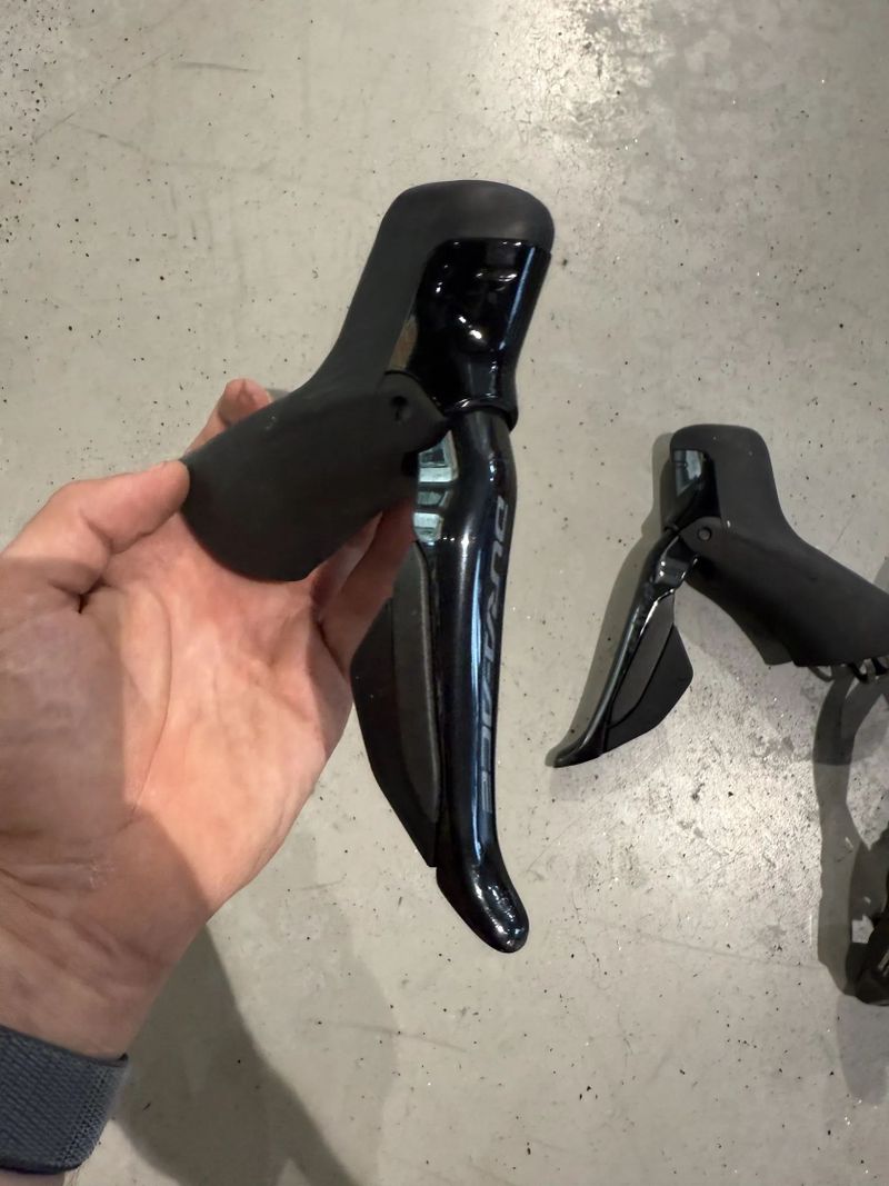 Hydraulické brzdy Shimano Dura-Ace R9250 Di2