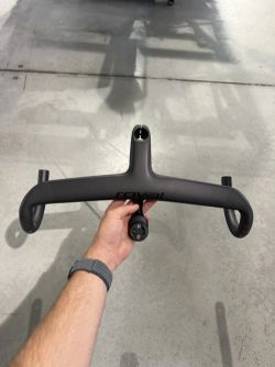 Karbonový kokpit Roval Rapide cockpit 440x110mm