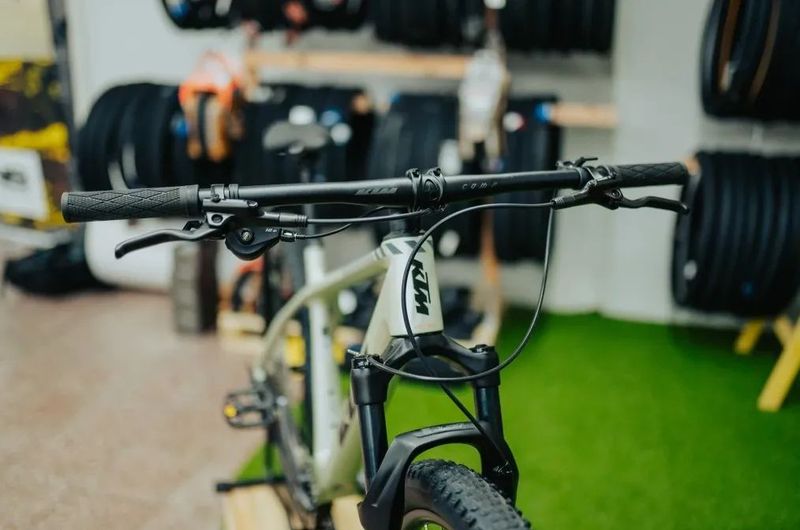 KTM Myroon PRO - dew Silver - horské karbonové kolo vel. S
