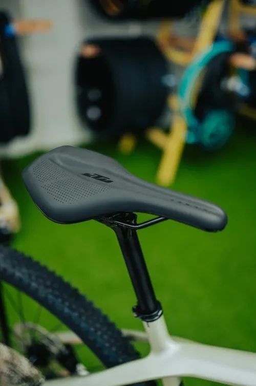KTM Myroon PRO - dew Silver - horské karbonové kolo vel. L