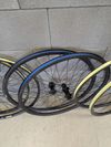 zapletená kola na gravel nebo silnici, WTB, DT Swiss, Shimano,... 
