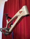 YT Tues Pro Race rám + tlumič