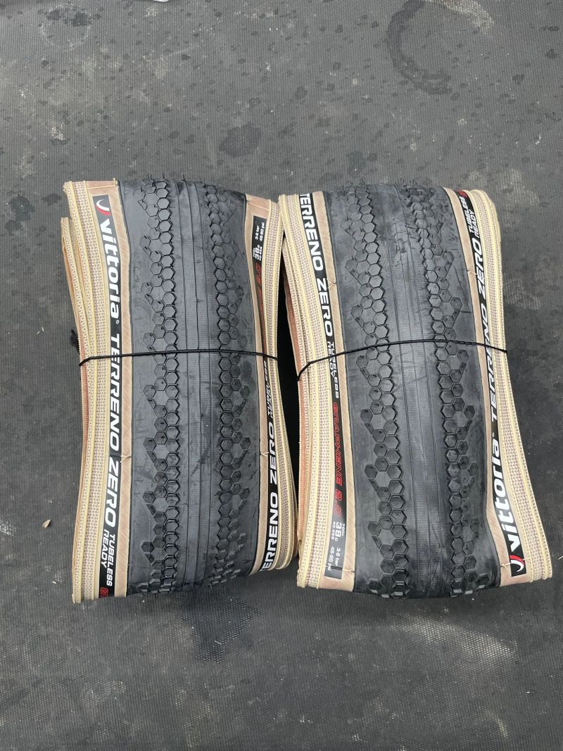 Vittoria Terreno Zero 1C Graphene 2.0 TLR gravel plášť 700x38c, kevlar, para-černá