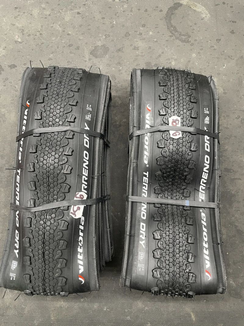 Vittoria Terreno DRY 700x38c /40-622/ plášť trekking - gravel, kevlar skládací