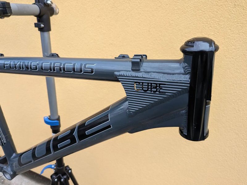 rám Cube Flying Circus 26"