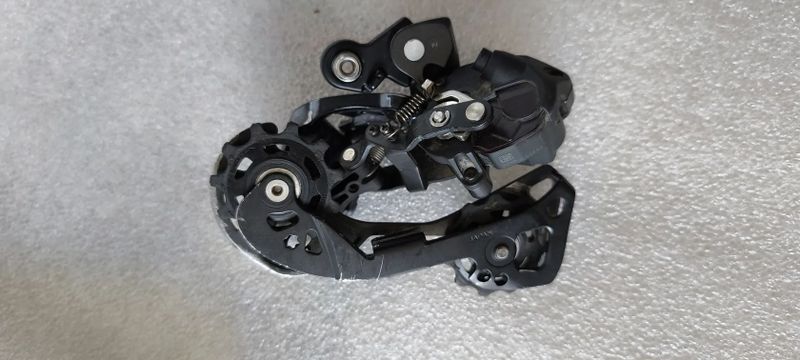 Shimano XT RD-M8050 GS Di2 přehazovačka 