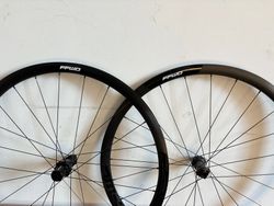 FFWD Outride vypletená gravel kola, náboje DT Swiss 350 Matt Black