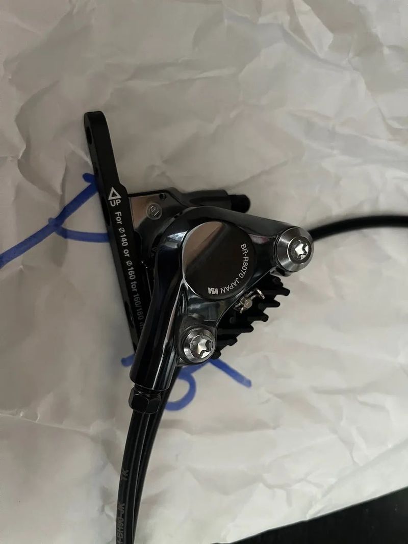 Brzdový třmen Shimano Ultegra BR-R8070, Flat mount, přední (plus zadní)