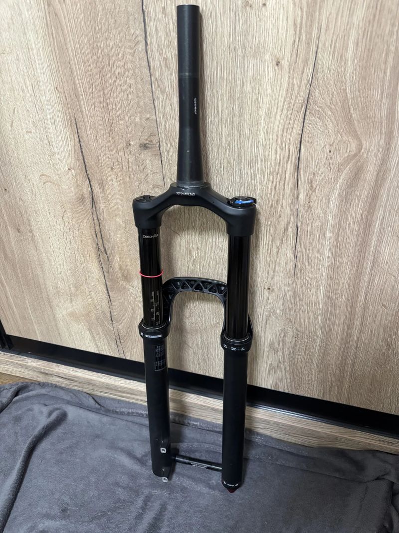 RockShox Yari RC DebonAir