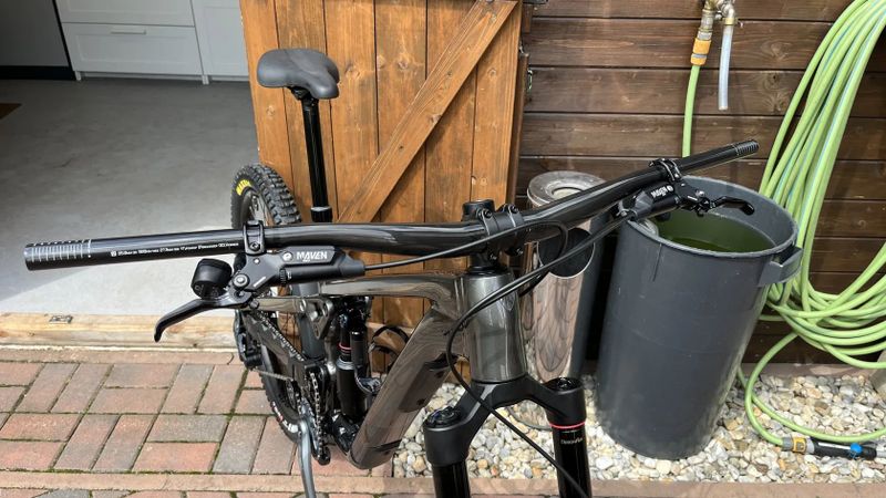 Nové řídítka Bontrager Elite Pro + představec Elite