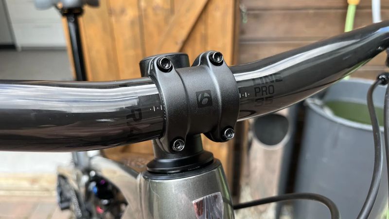 Nové řídítka Bontrager Elite Pro + představec Elite