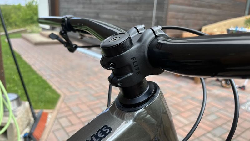 Nové řídítka Bontrager Elite Pro + představec Elite