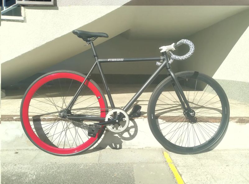 Fixed gear kolo ve skvělém stavu, flip-flop náboj +příslušenství. Ostrava-Poruba