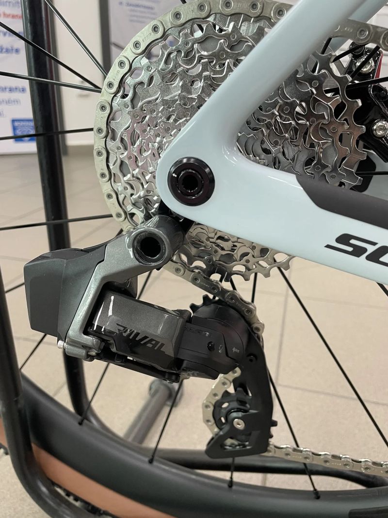 Scott Addict Gravel 20 velikost M - plná záruka 