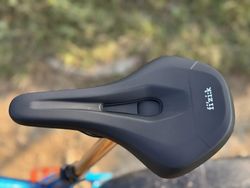 Prodám sedlo Fizik Terra Aidon X5, 160 mm, nové, záruka