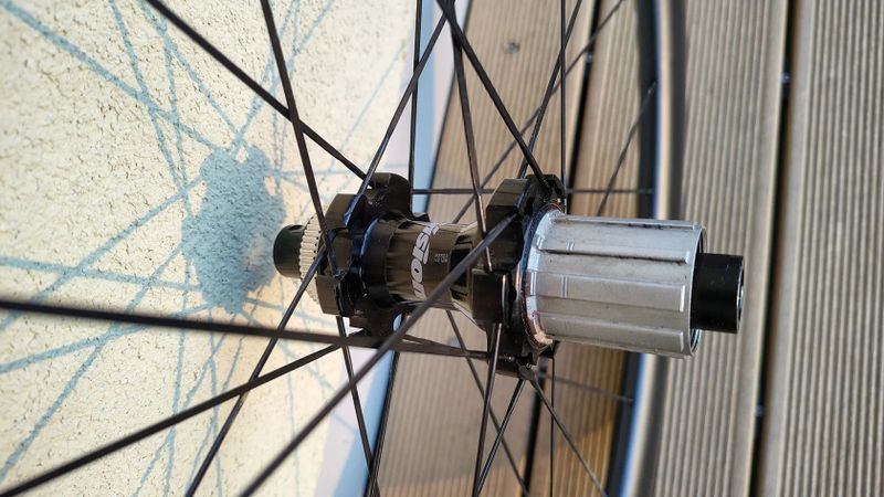 Silniční karbonová kola Vision DB 55, ořech Shimano 