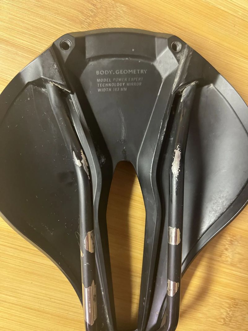 Prodám 1/2 roků jeté sedlo Specialized Power Expert Mirror