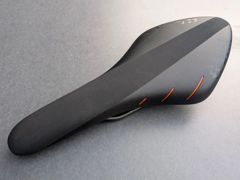 sedlo Fizik Arione R5