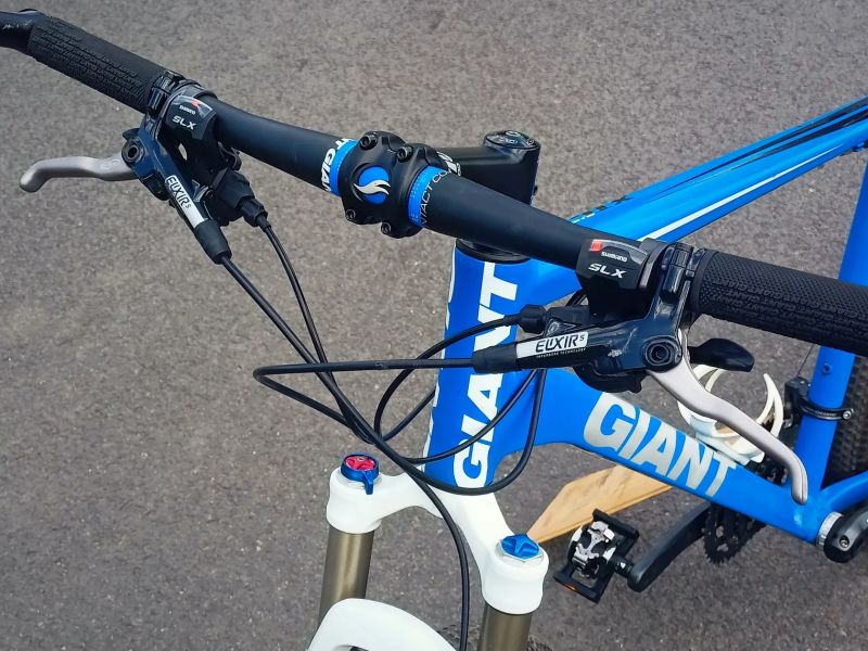 Horské kolo Giant XTC polocarbon