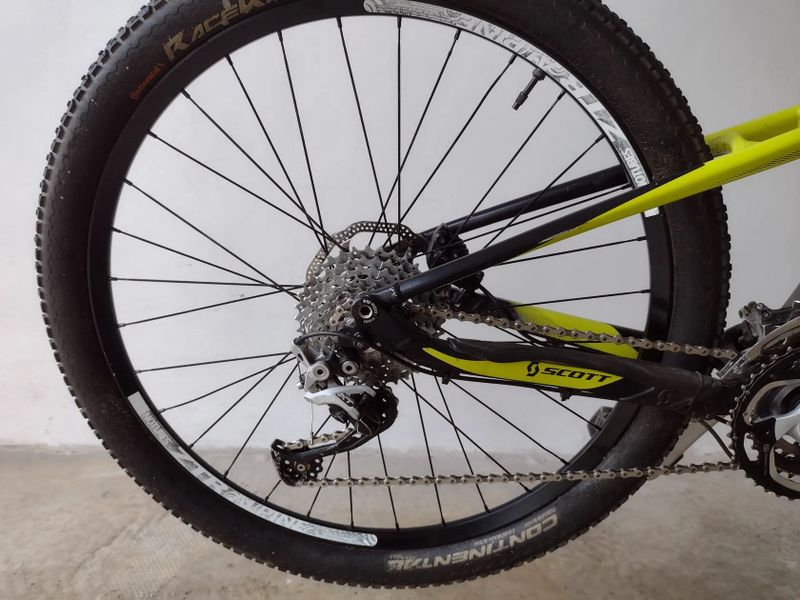 KARBONOVÉ ALL-MOUNTAIN KOLO, VÁHA POD 12 KG, DRUHÁ SADA KOL A PNEU