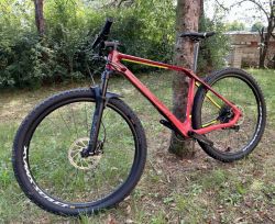 Horské kolo Rockrider XC900; nájezd jen cca 100 km